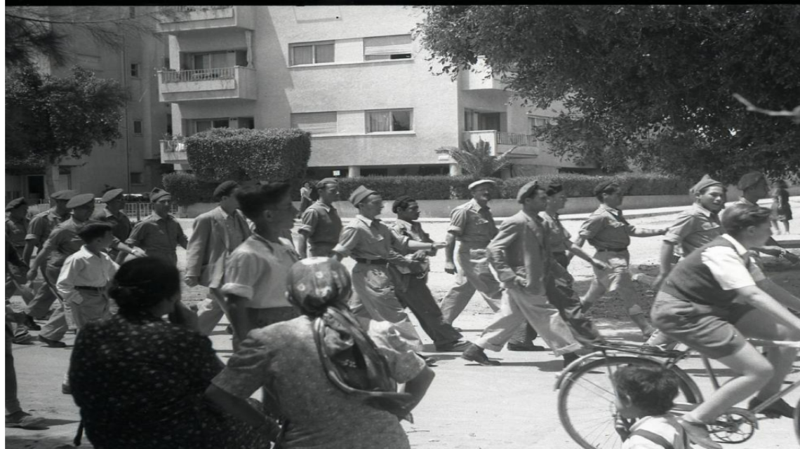 אוסף התצלומים של בנו רותנברג: גיוס חברי ההגנה לצבא הגנה לישראל, 1948 [ארכיון המדינה]
