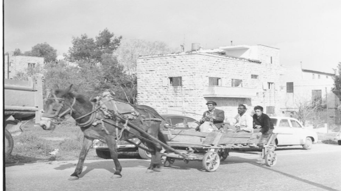 אוסף התצלומים של יהודה איזנשטארק: צילומי רגע- עגלה עם סוס, ירושלים, 1963 [ארכיון המדינה]